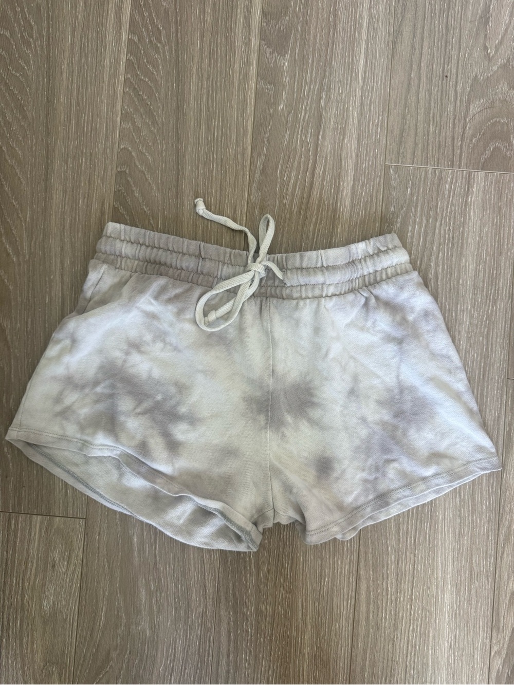 Alternative Tie-Dye Lounge Shorts in Light Gray and White